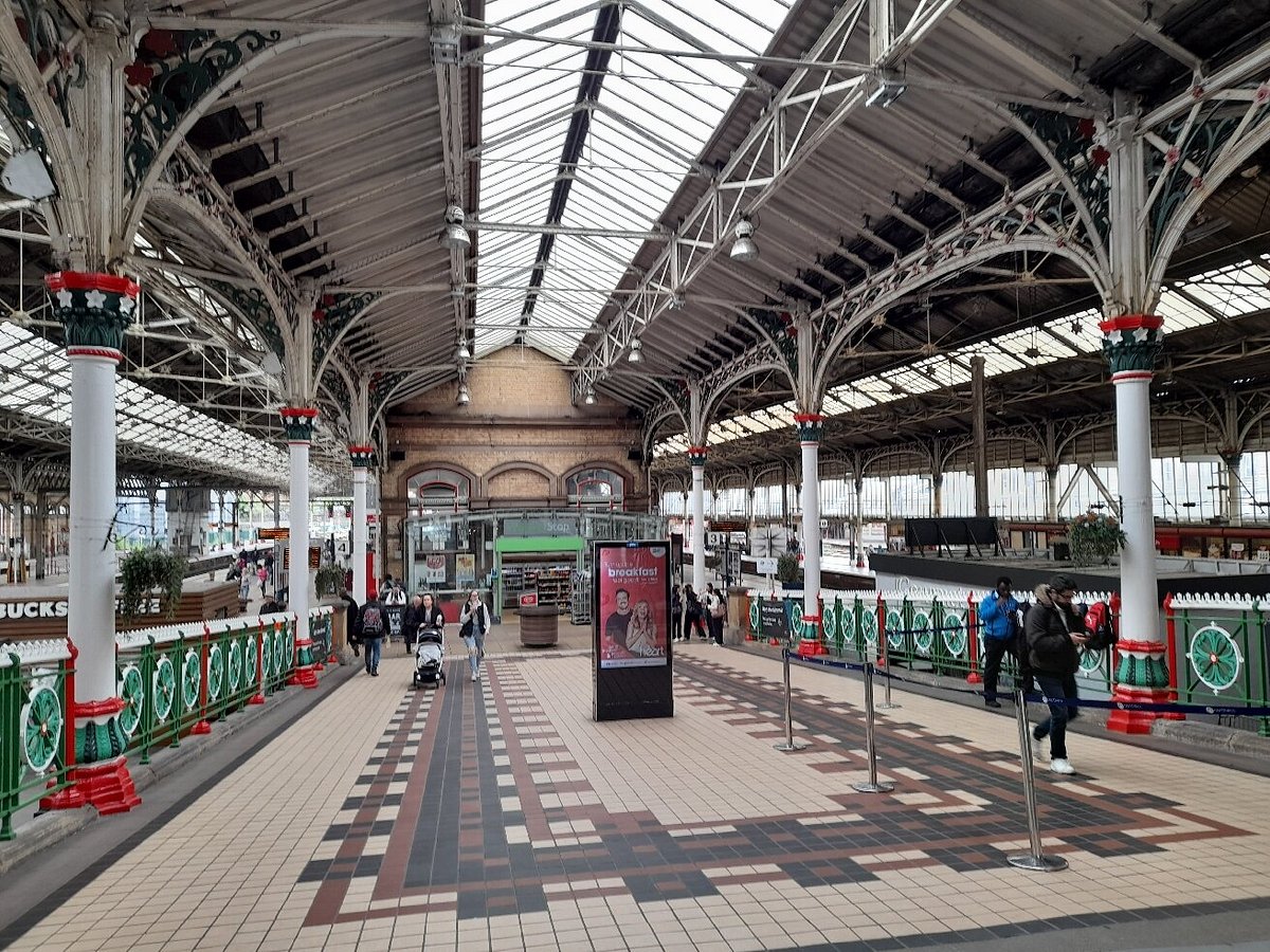 The concourse at Preston railway station, with iron columns and a tiled floor